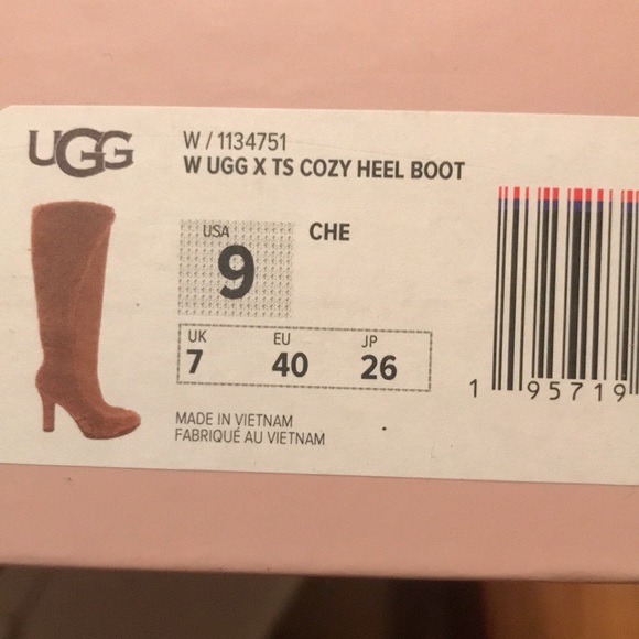 UGGS - Picture 2 of 5